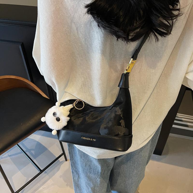 Fashion commuter armpit large-capacity bag women's new 2025 solid color retro casual tote bag versatile shoulder bag