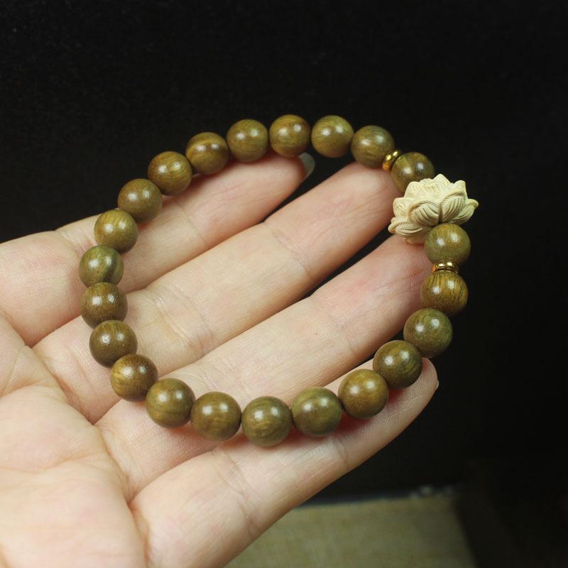 Green Sandalwood 8mm Beaded Bracelet Carved Lotus Design Fragrant Wrist Jewelry For Men And Women