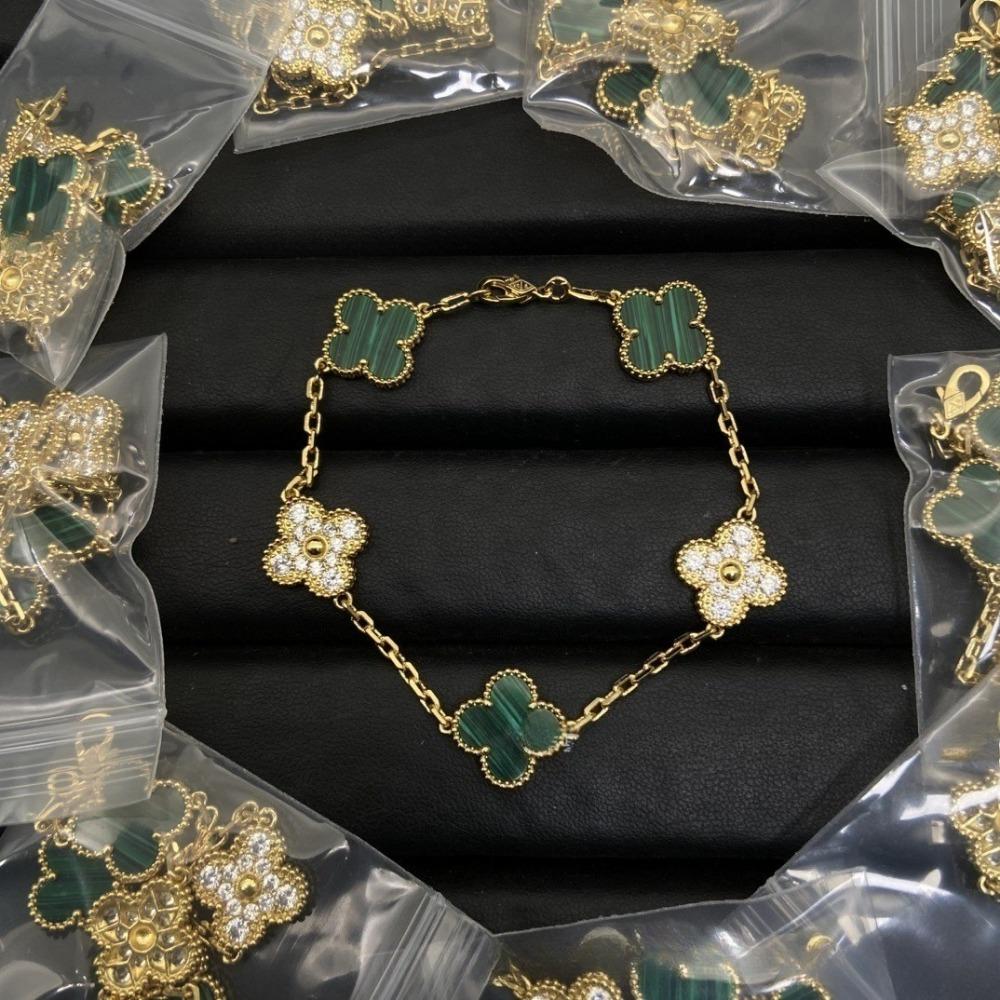 Hochwertiger roter Chalcedon Laser vierblättriges Kleeblatt fünfblütiges Armband 18K Roségold leichter Luxusschmuck Geschenk für Freundin