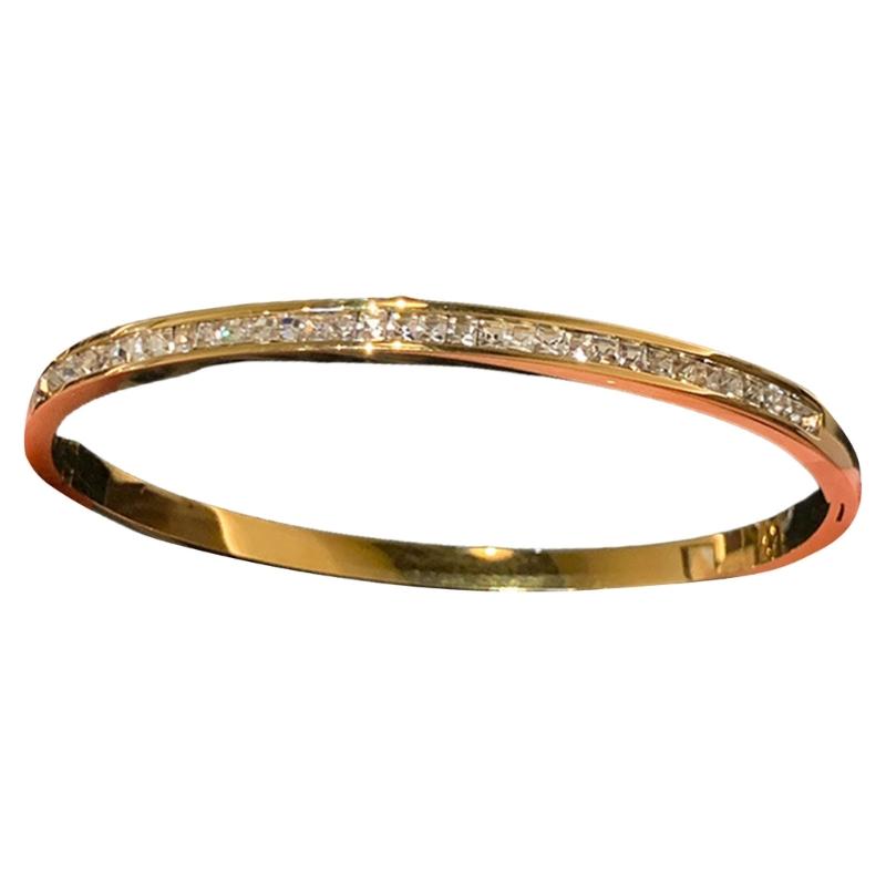 Minimalists Steel Diamonds Bracelet Fashionable Designs for All Day Comfortable