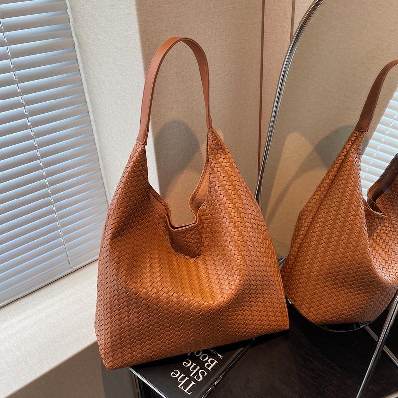 Retro Fashion Tote Bag Women's Commuter Armpit Bag New Autumn Versatile Shoulder Bag