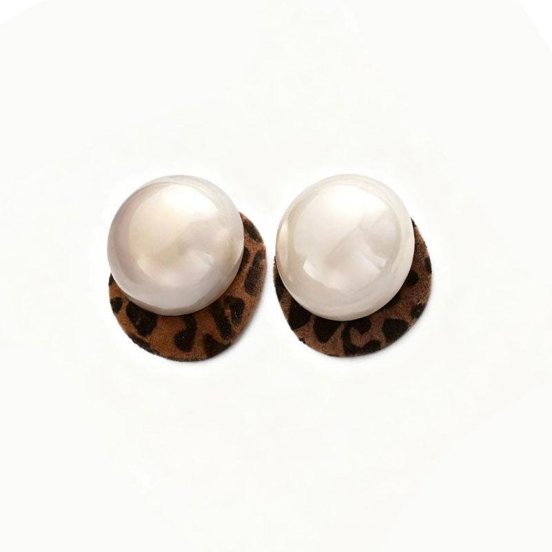 Vintage Maillard Flocked Leopard Print Pearl Stud Earrings, High-End Light Luxury Niche Earrings, Women'S Giant Good-Looking Earrings.