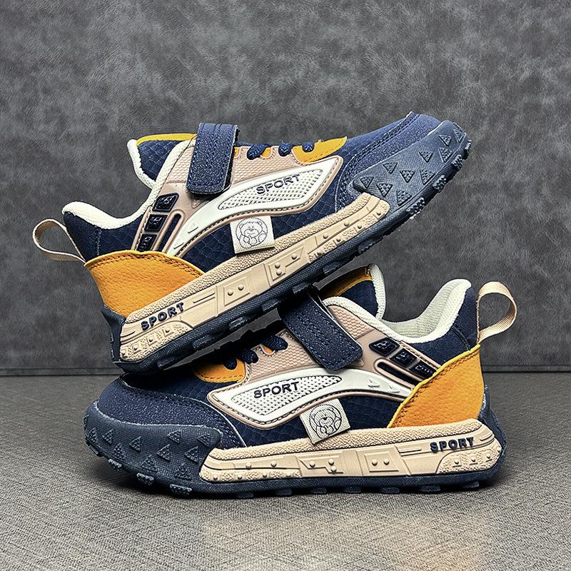

Boys shoes spring and autumn new leather surface non-slip soft sole versatile girls shoes casual sports shoes medium and old children 28 yards inner length 17.8cm