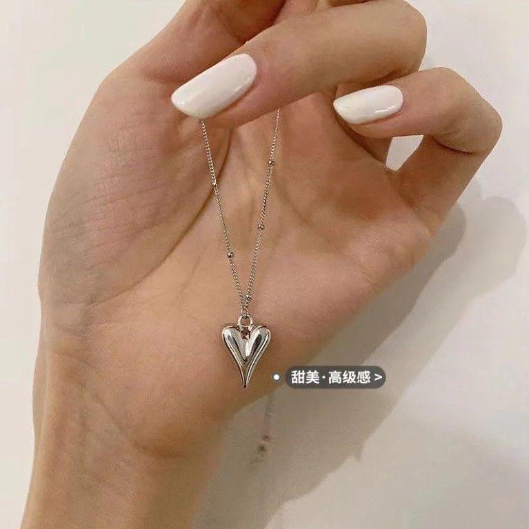 High-end heart necklace for women, INS trendy niche design, light luxury minimalist student bestie collarbone chain sweatshirt chain for women