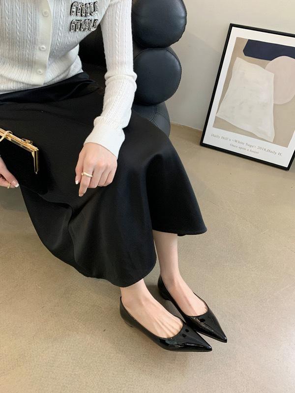 

2025 summer new French temperament pointed flat shoes women s patent leather nude color with skirt light mouth versatile single shoes 39 чёрный