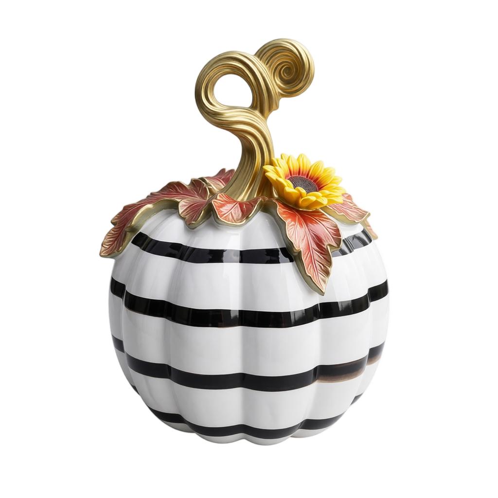 Resin Pumpkin Decoration Sculpture for Party Props and Home Decor
