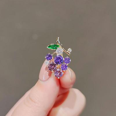 Japanese Small Fresh Imitation Crystal Grape Brooch Women'S Trendy Personality Pin Collar Pin Cardigan Fixed Clothes Accessories