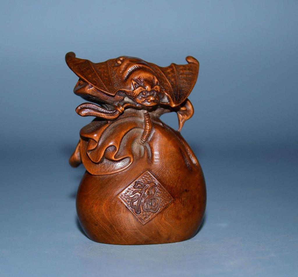 Chinese Old Boxwood Carved Exquisite Bat Money Bag Statue Figurines Lucky Gift