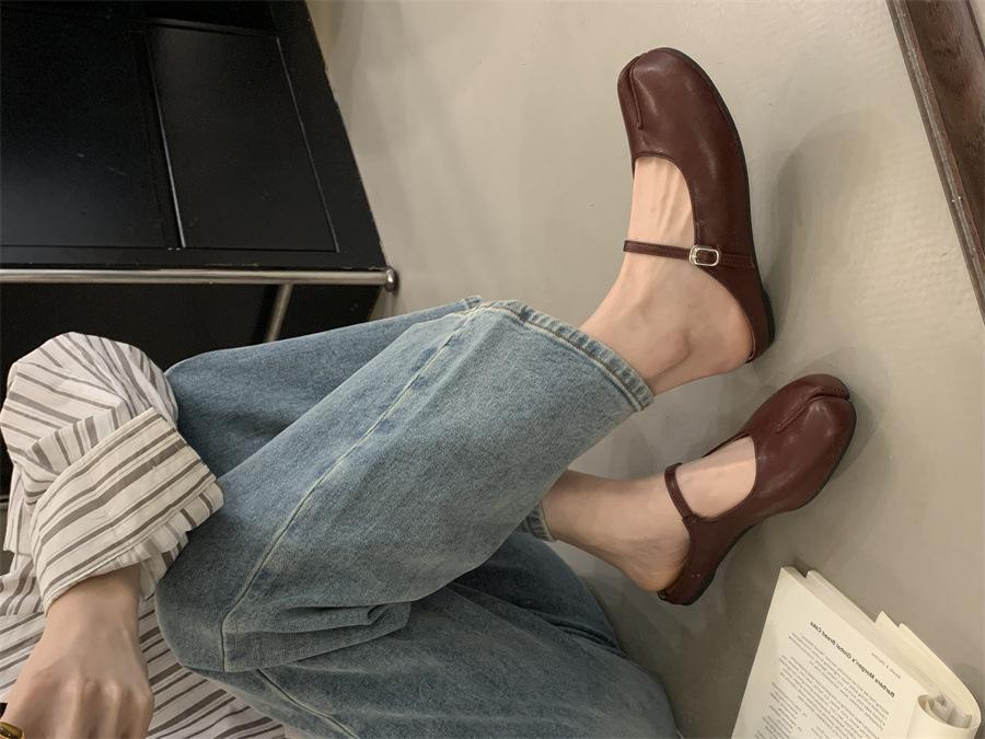 

Flat bottom split toe pig s trotters shoes bag head half slippers women s shoes 2025 new summer French one-pedal red single shoes 40 червоний