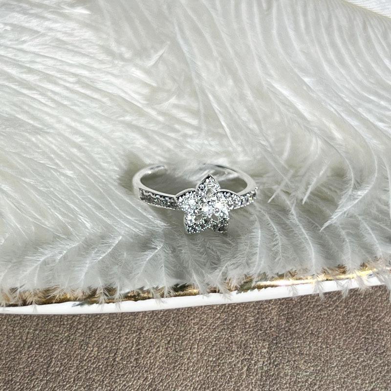 2026 European and American Hollow Flower Personalized Opening Ring Female Niche Design Sense Exquisite Fashion Sweet Cool Light Luxury Ring Resizable