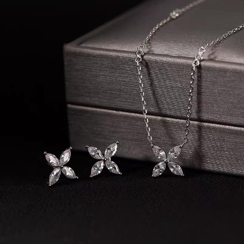 Trendy 2022 S925 Sterling Silver Four-Leaf Marquise Necklace for Women