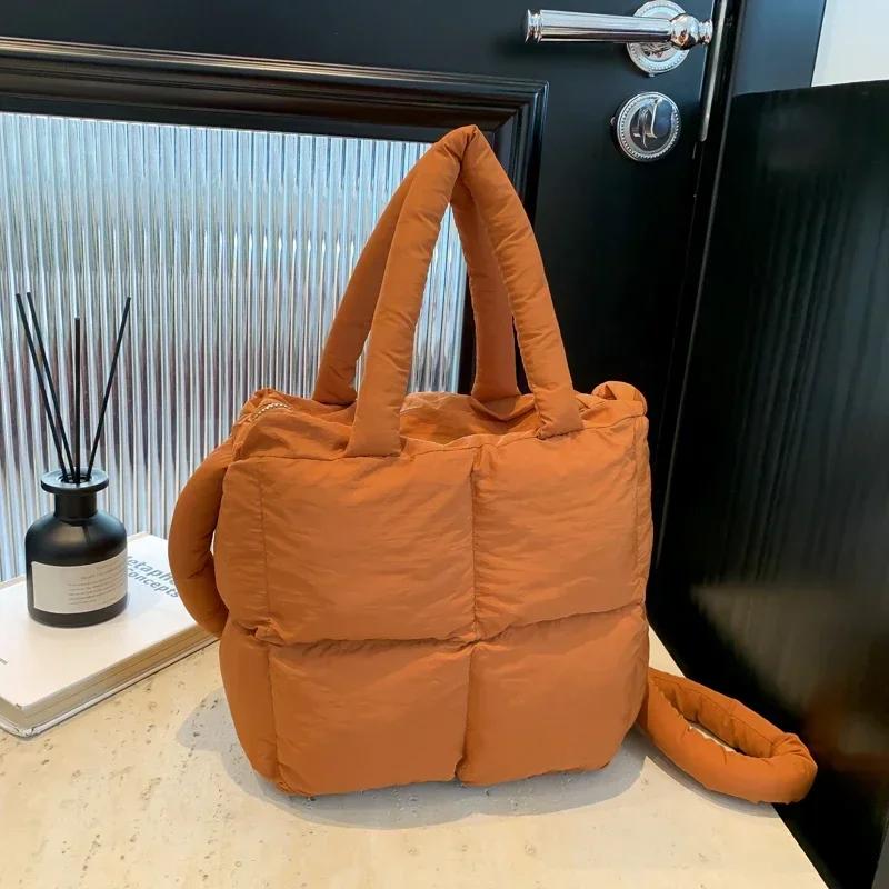 Sacs à main solides décontractés à poignée supérieure avec compartiment intérieur et coutures apparentes  Sacs à fermeture éclair en nylon de haute qualité pour femmes  Sacs en nylon de haute qualité pour femmes