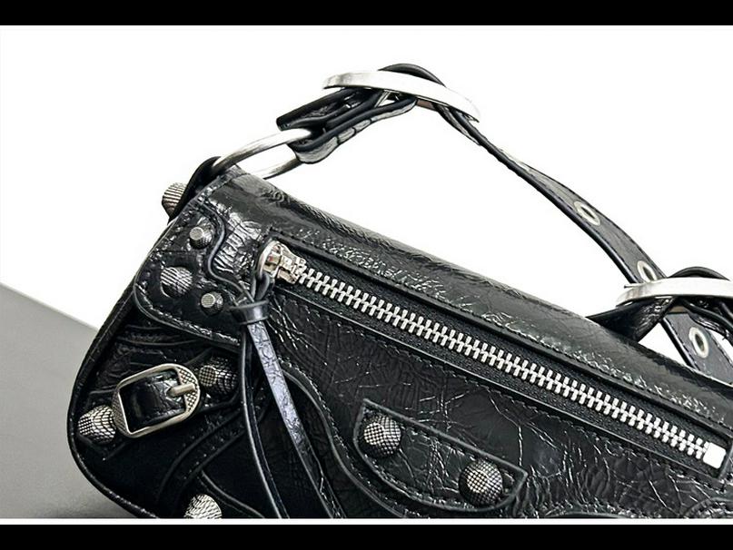 2023 Trendy Donkere Motorfiets Nieten Vierkante Schoudertas