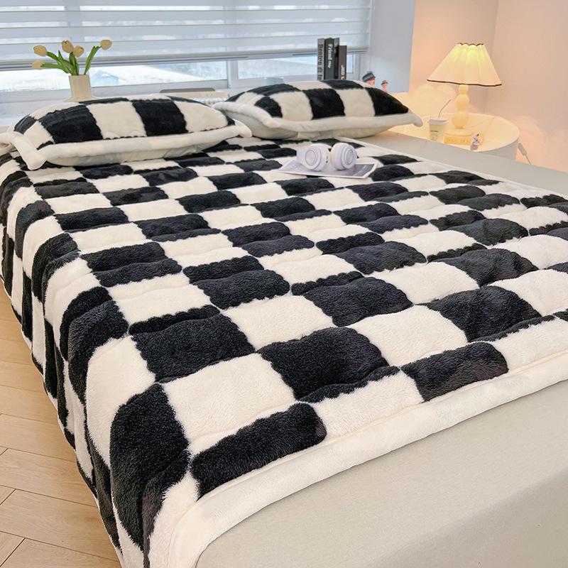 Thickened Coral Fleece Winter Mattress Pad for Dorms and Rentals