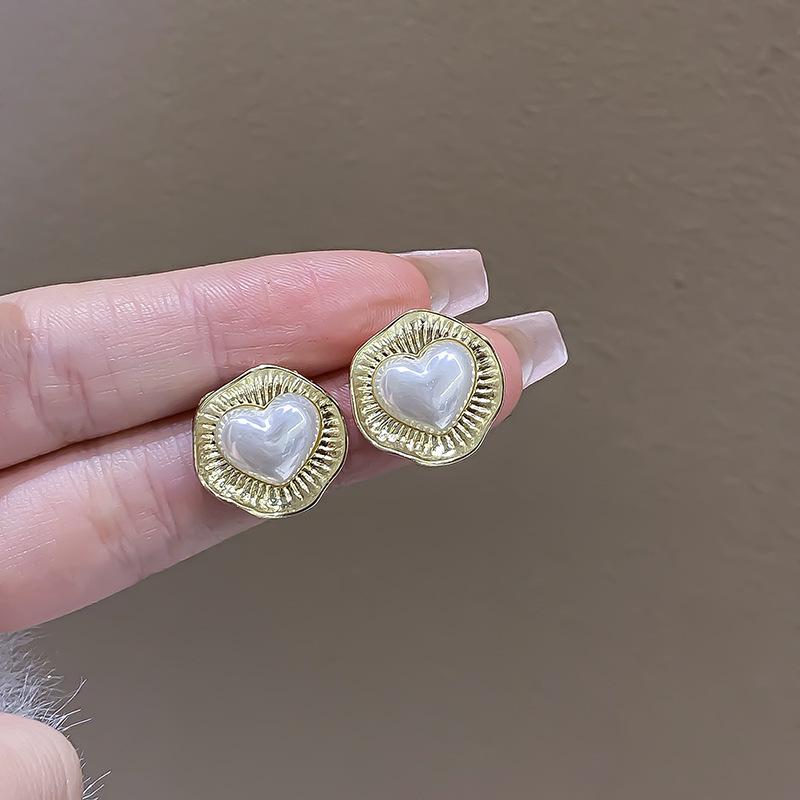 Elegant Pearl Ear Clips for Non-Pierced Ears - Chic and Luxurious Design