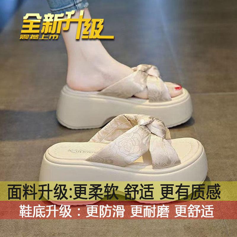 

With skirts, light and non-slip, small height-increasing beach shoes for women s summer wear 2025 new fashionable thick-soled cool slippers 40