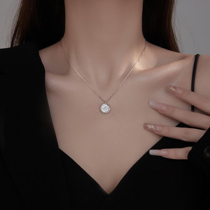 Banyan Tree S925 Silber Kompass Halskette: Schlüsselbeinkette im Cold-Ins-Stil für Damen mit achtzackigem Stern.