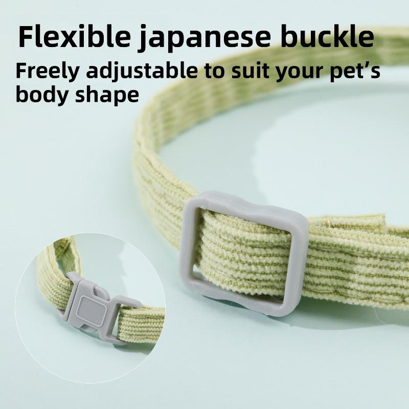 רצועה לחתול בסגנון "צורת L" עם דוגמת פרחים. רצועת הליכה לחתול עם רתמת חזה מתכווננת בסגנון אפודה.