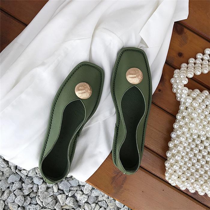 Модные дизайнерские туфли на плоской подошве с металлической пряжкой — фото 10