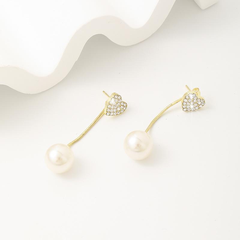 Pearl Earrings for Women, Stud Earrings with a Light and High-End Feel, Silver Needle, Elegant Heart-Shaped Earrings, New Design, Vintage Style Drop
