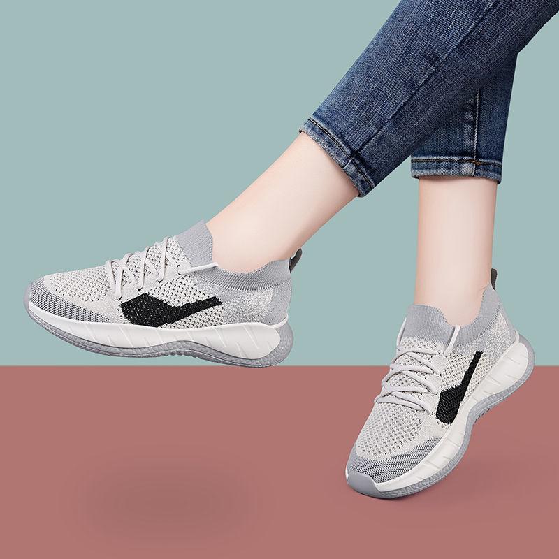 

2025 новая осенняя повседневная женская обувь на мягкой подошве спортивная обувь для бега дышащая универсальная обувь из летящего трикотажа обувь для ходьбы для мамы 41 серый