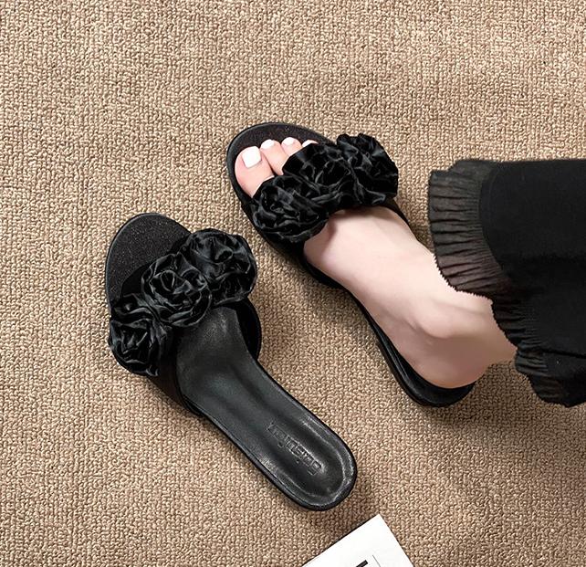 Fashion 2025 Luxury Silk Floral Slippers Women Low Heels Sandalias Ladies Elegant Home Pantuflas Shoes Summer Femme Antiskid Flat Slides