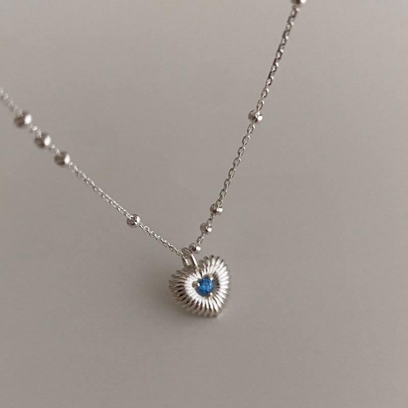 Vertical Diamond Inlaid Mini Love Necklace with Versatile Heart Shaped Zircon Collarbone Chain