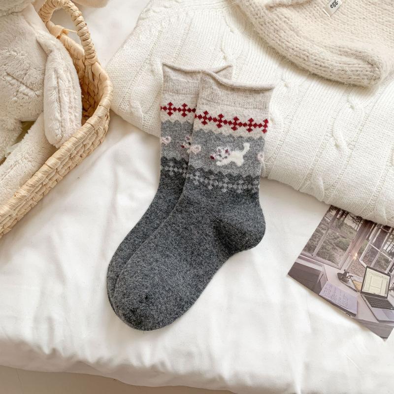 Wełniane Skarpety w Stylu Retro dla Kobiet, z Podwiniętymi Brzegami, Są Urocze i Kreskówkowe. Są modne na jesień i zimę, pogrubione i ciepłe