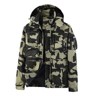 Lockere Arbeitsjacke für den Außenbereich, Freizeitjacke mit mehreren Taschen in Camouflage für Frühling und Herbst, wasserdichter Sturmanzug mit Kapuze zum Bergsteigen und Angeln