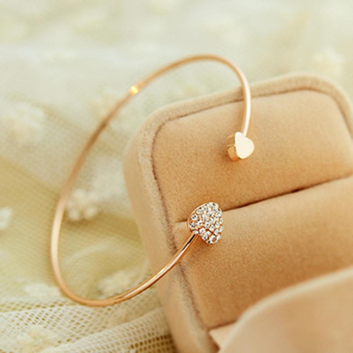 Full Diamond Heart-shaped Open-gold Bracelet. Handcrafted Double Heart-shaped Diamond-studded Ring. золотой