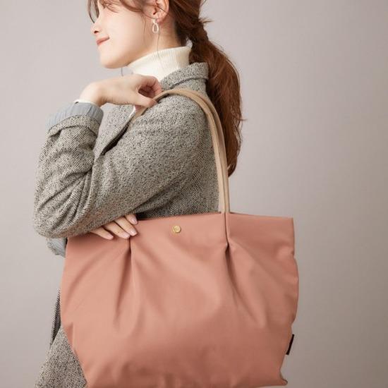 Water-resistant nylon tote bag for women, large-capacity handbag, lightweight commuter bag, Boston-style mommy bag