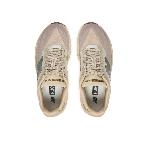 Беговые кроссовки New Balance FuelCell Rebel v5