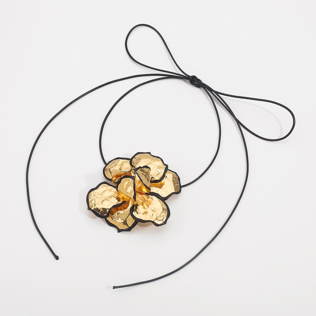 Tooxika Exaggerated Oil Drip Black Edge Three-dimensional Ruffled Flower Pendant Necklace Vintage Stacking Necklace