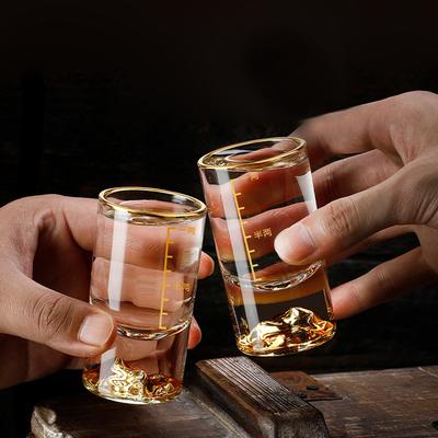 50ml/100ml kreativní skleněný hrnek Gold Mountain se zlatým okrajem, pohár na alkohol s váhou, luxusní čínský křišťálový hrnek pro domácnost