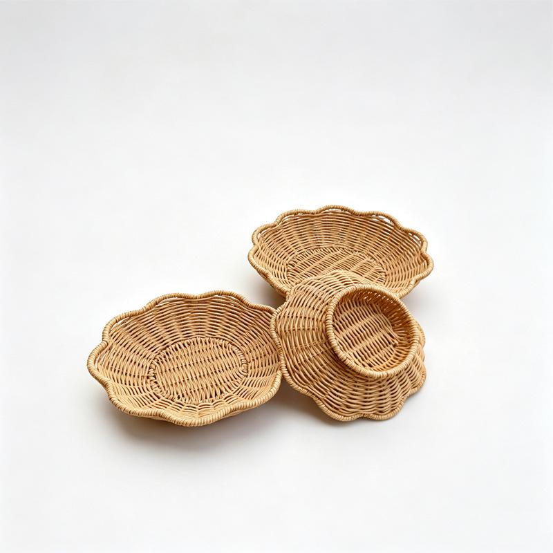 Handwoven Scalloped Edge Woven Basket Shallow Fruit Snack Bowl for Tabletop Organizer Home Decor Living Room Kitchen Storage