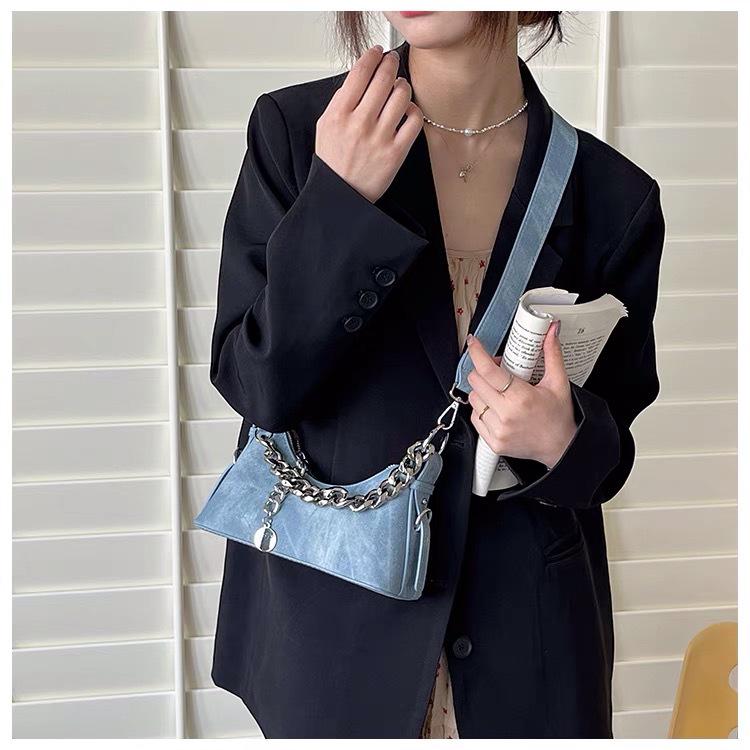 

Женская джинсовая сумка-полумесяц через плечо и кроссбоди 2025