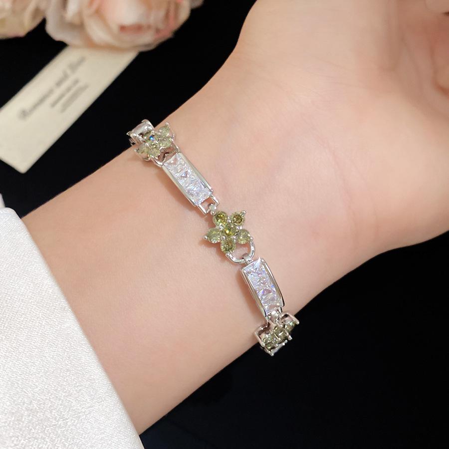 High-End Floral Zirconia Flower Clasp Bracelet - Elegant, Unique Design for Women