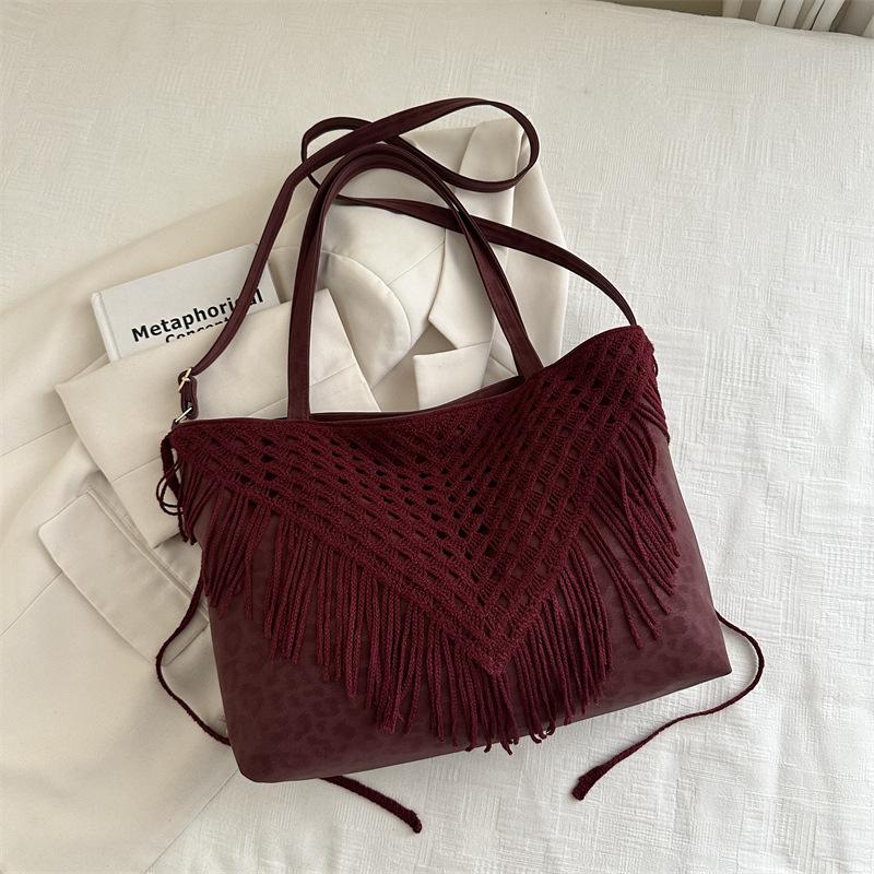 

New retro fringed bag women s hollow handwoven bag beach bag Sen Meng women s shoulder tote bag