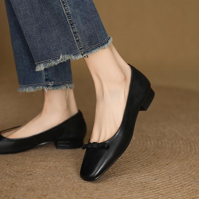 New women's casual single shoes shallow mouth round head beef tendon sole four seasons lazy shoes comfortable low heel large size soft sole leather