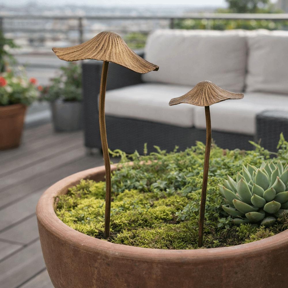 2PCS Handmade Mushroom Garden Stake Retro Style Mushroom Ornaments Rusty Mushroom Plaque  Yard