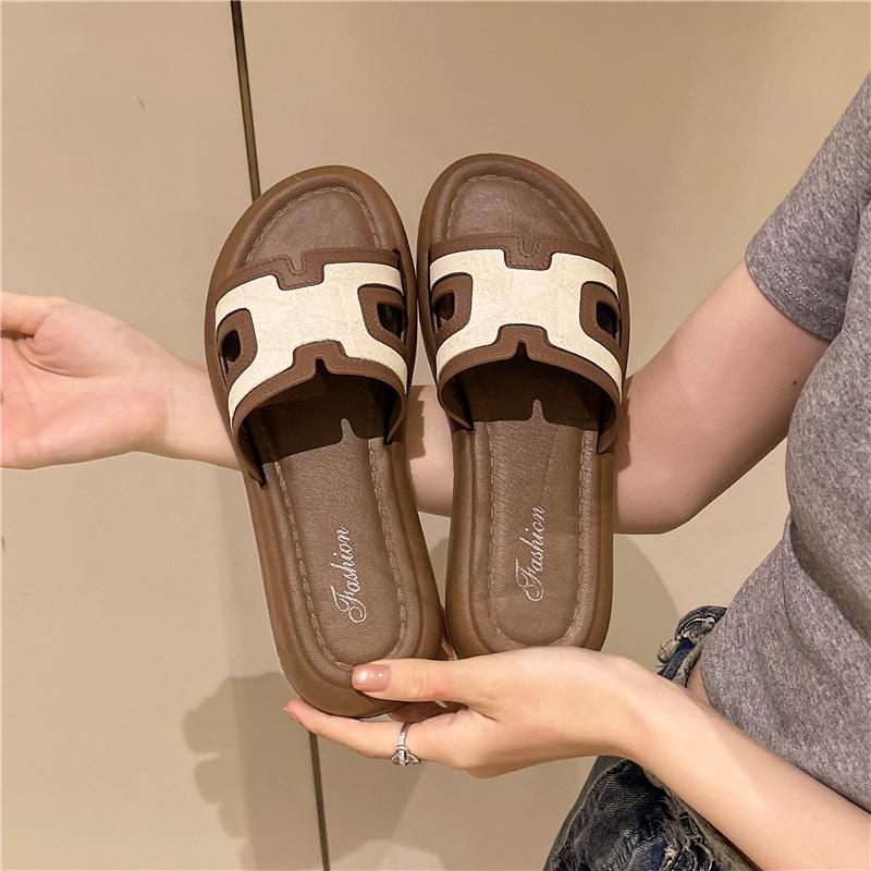 

Flat-bottomed cool slippers women s summer outer wear new lazy fashion casual soft bottom non-slip beach one-word drag 40-41 (one size smaller)