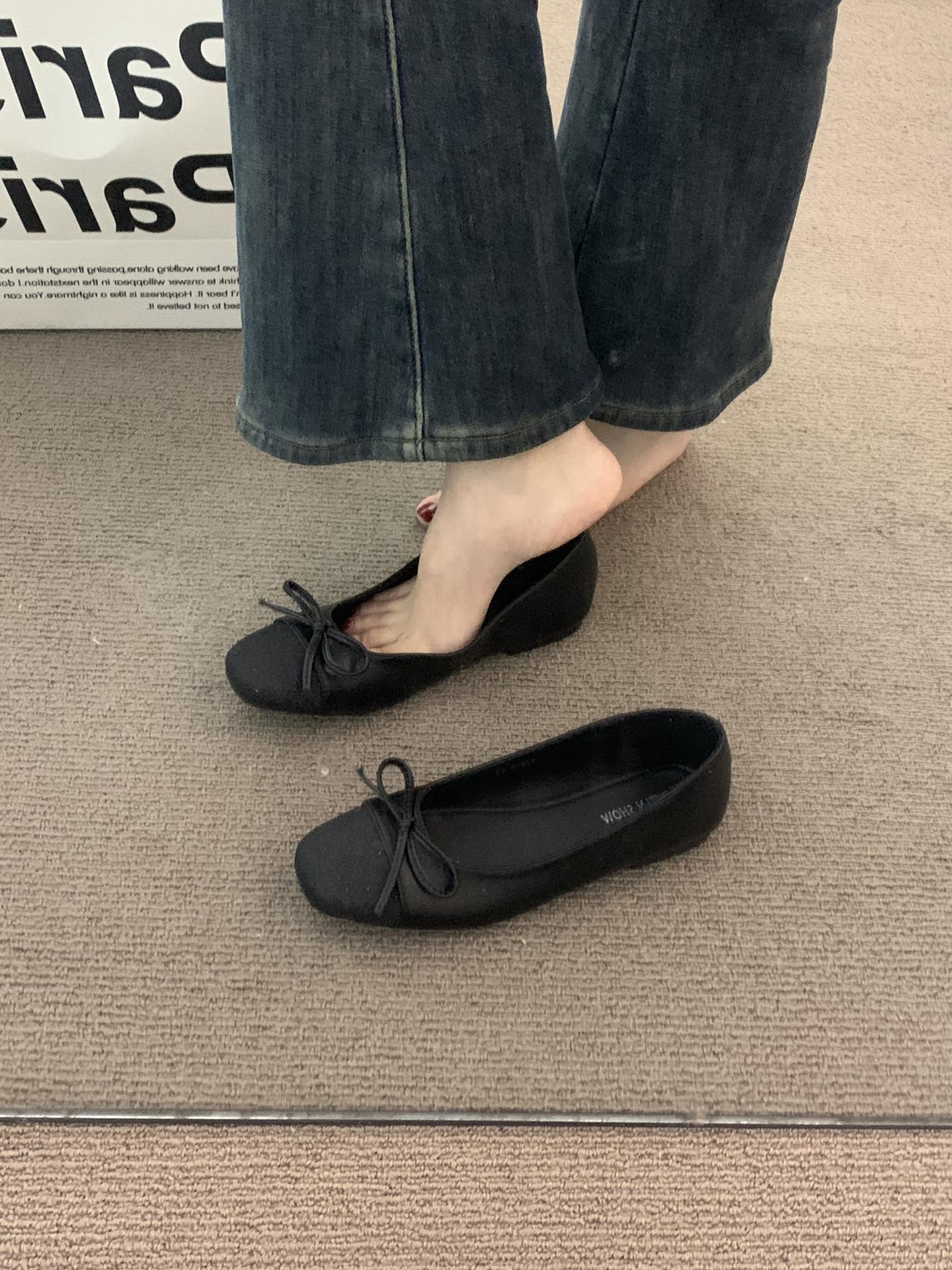 

French flat-bottomed small fragrant silver square head Mary Jane shoes women s shoes versatile evening breeze gentle ballet shoes 40