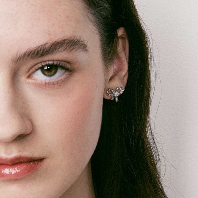 VINTAGE HOLLYWOOD Petit Twinkle Ribbon Pearl Earrings_VH25NNEA110V