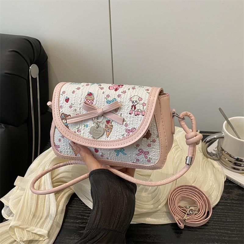Pu Small Heartdesign Clutch Bag With Magnetic Closure For Daily Use