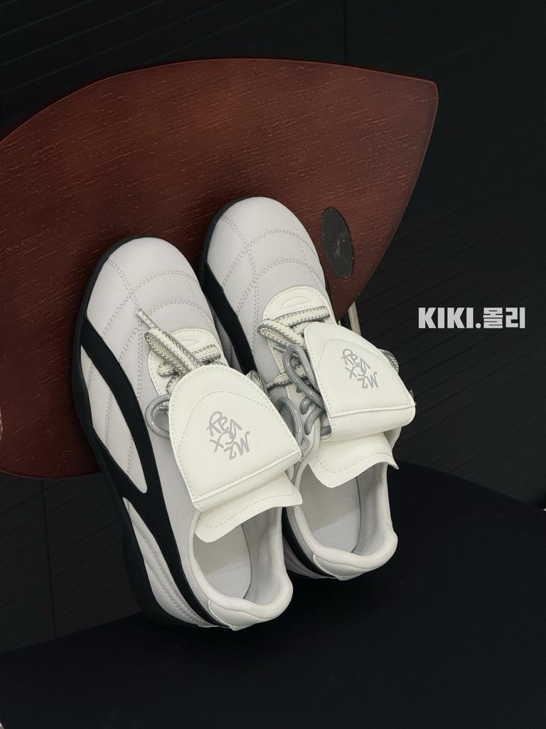 Women's new women's shoes with retro flat-bottomed flip-top casual sports shoes, little white shoes.