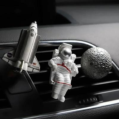 Universum-Planeten-Form Astronaut Auto-Lufterfrischer Auto-Klimaanlage Steckdose Parfüm Clip Parfüm Auto Dekoration Ornamente