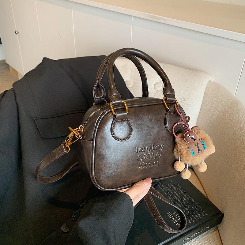 This year's popular versatile portable small square bag 2025 new autumn fashion niche solid color shoulder messenger bag