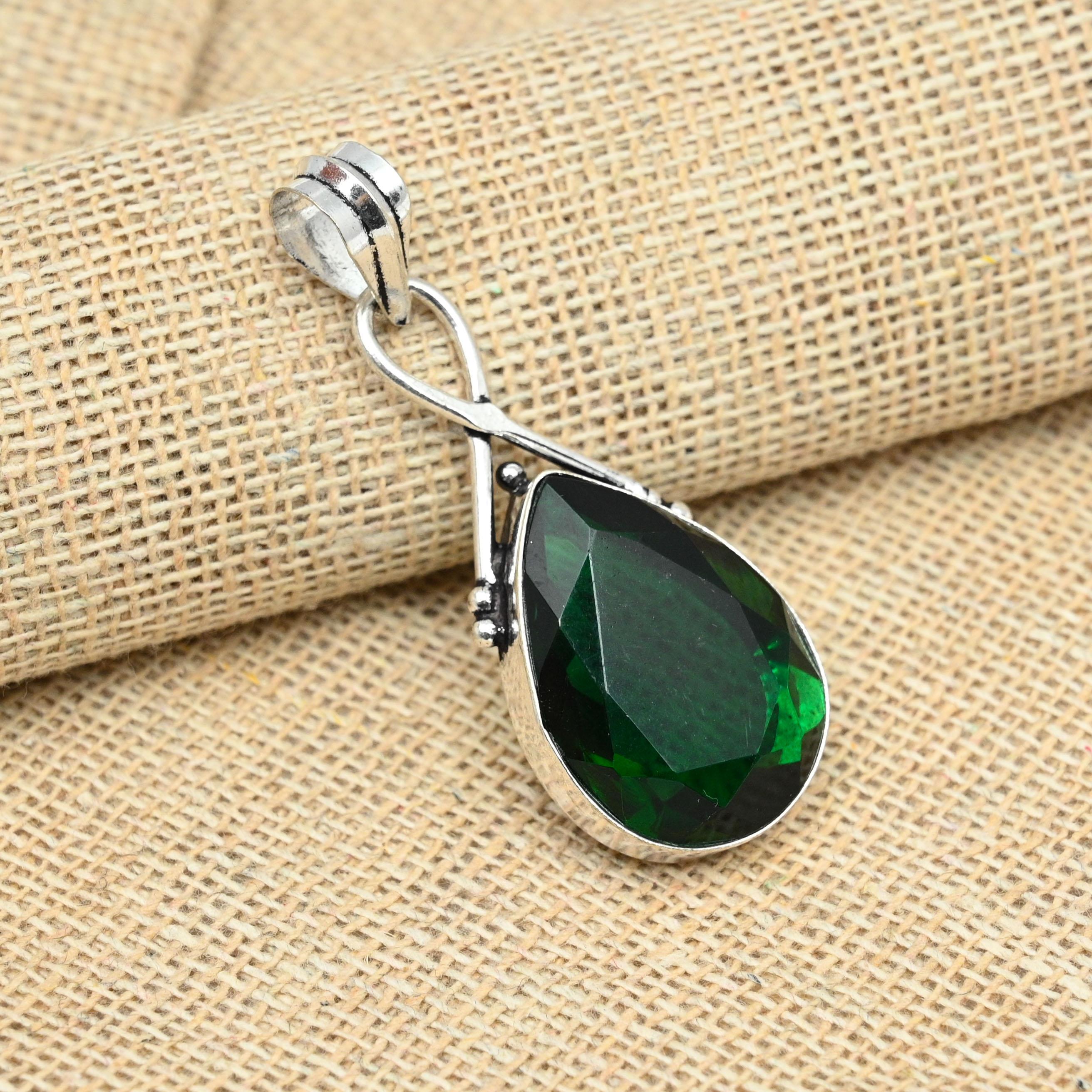 

Хром-диопсидовый драгоценный камень 925 Твердое серебро Ручной дизайн Кулон Ювелирные изделия 1.96 Inches зелёный