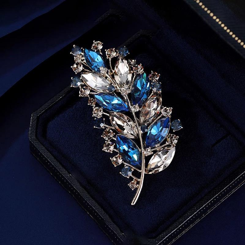 Retro Off-Ear Brooch High-End Female Personality Crystal Leaf Corsage Niche Design Sense Pin Temperament Suit Accessories
