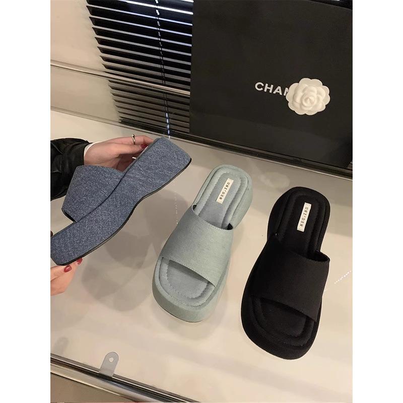 Thick-soled Slippers Women Wear New Cool Slippers In Summer Women's High Heels Seaside Beach Flip-flops